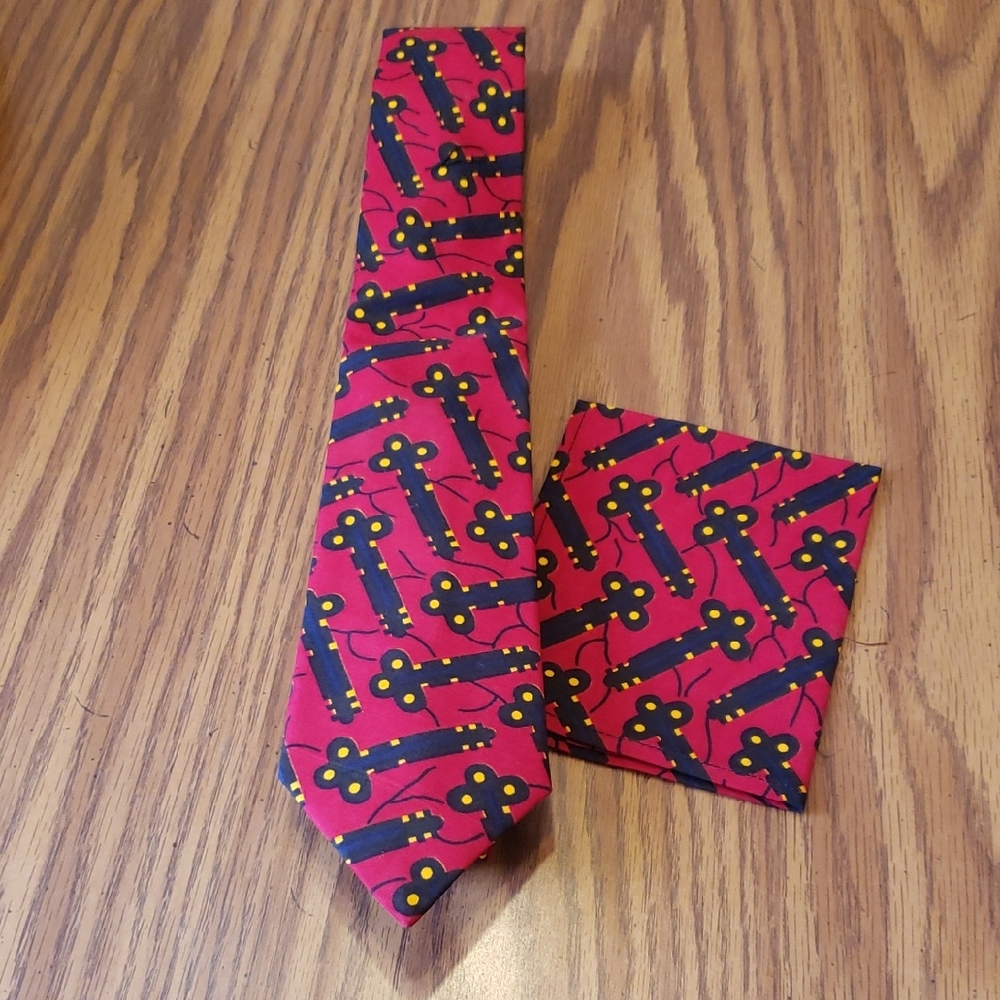 Vibrant Patterned Men's Tie and Pocket Square Set